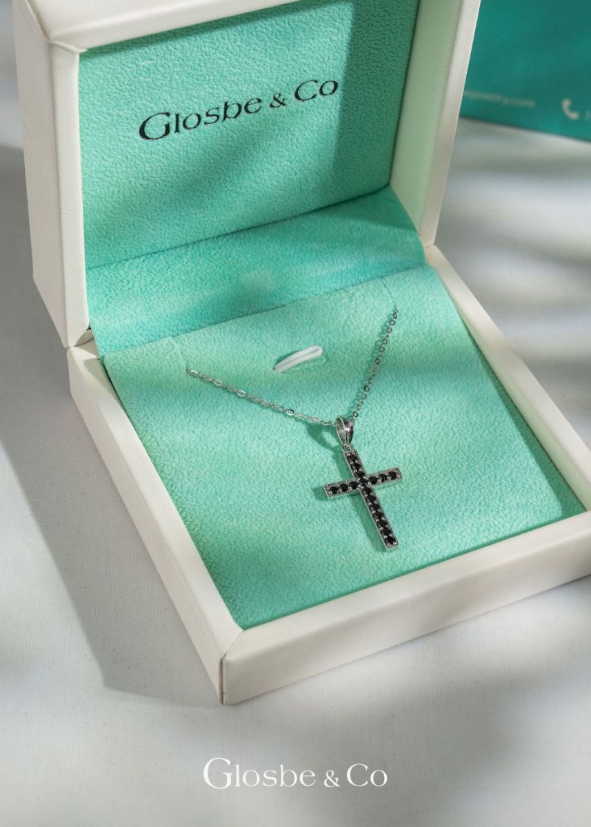 Dây Chuyền Vàng 18K Chữ Thập Đính Đá Đen