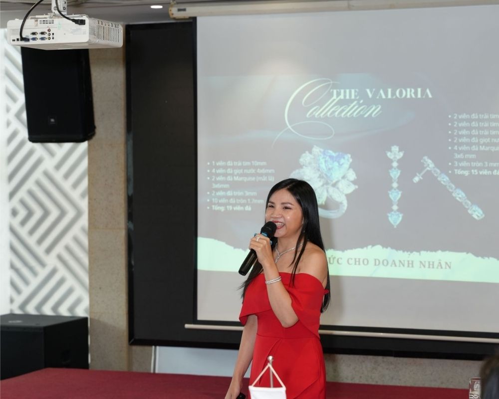 Glosbe & Co giới thiệu bộ sưu tập The Valoria