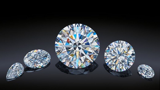 Kim cương Moissanite là gì? Đá Moissanite có đáng mua hay không?