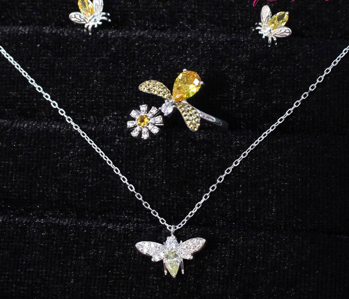 Trang sức bộ ấn tượng