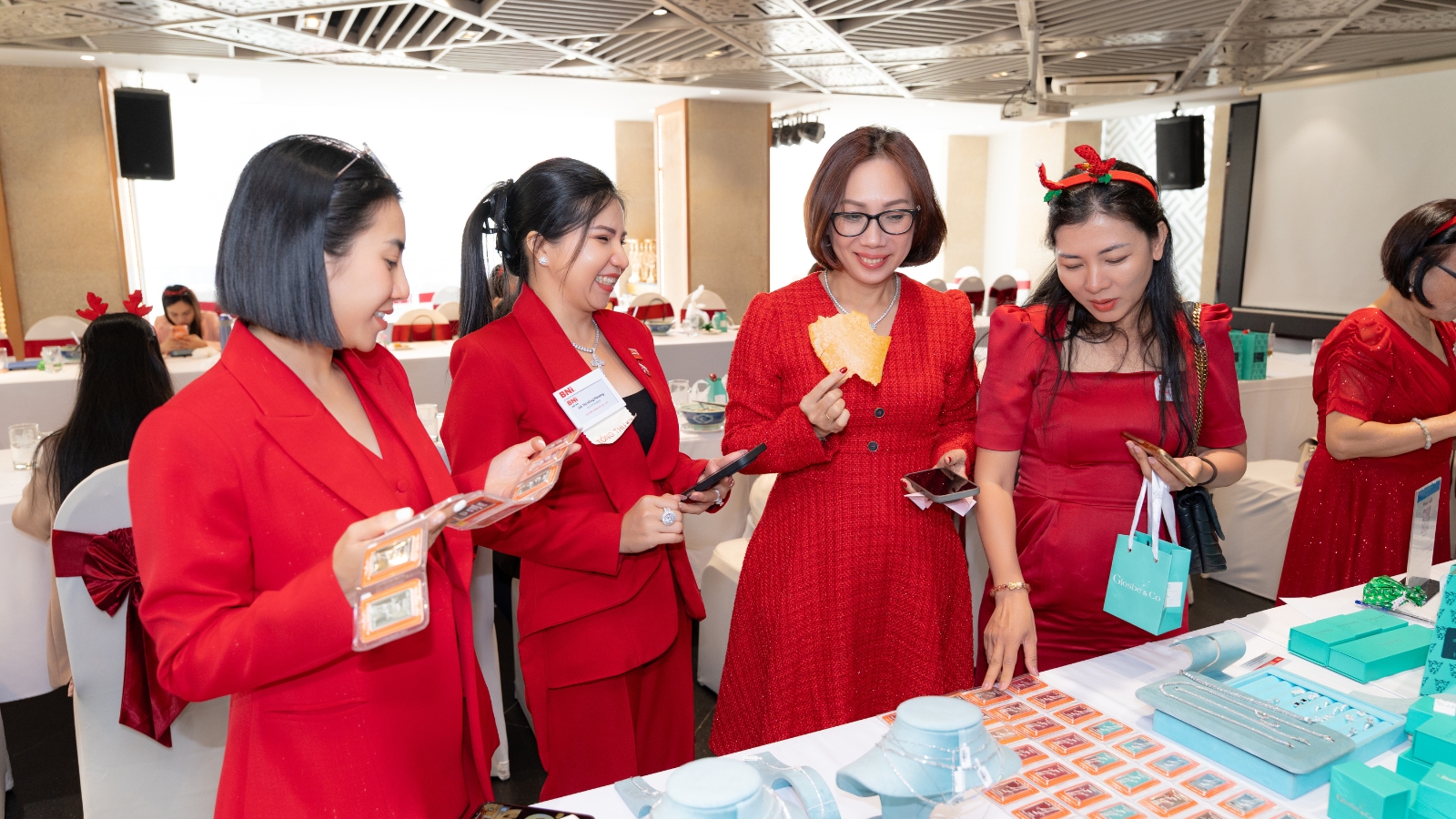 Trang sức Glosbe & Co tại sự kiện BNI BizLink Chapter 23.12.25