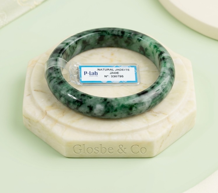 Ai nên và không nên đeo phỉ thúy để rước tài lộc bình an.