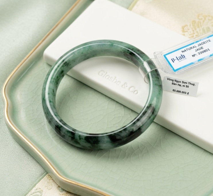 Phỉ thúy tự nhiên mang đến nhiều tác dụng tốt cho sức khỏe và tinh thần.