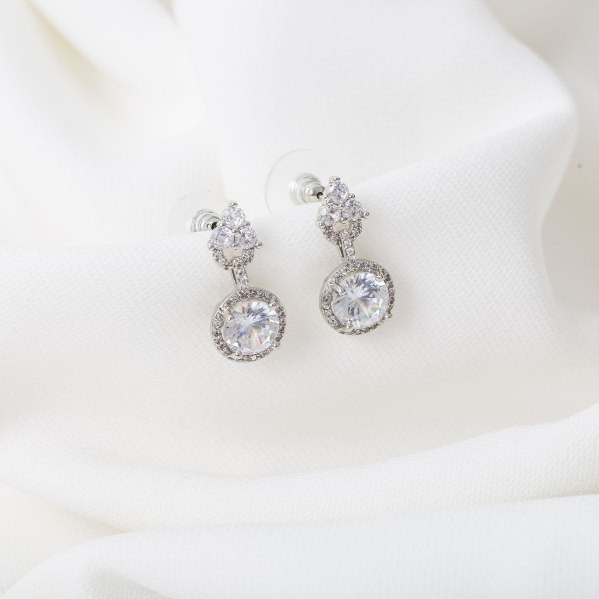 Bông tai kim cương