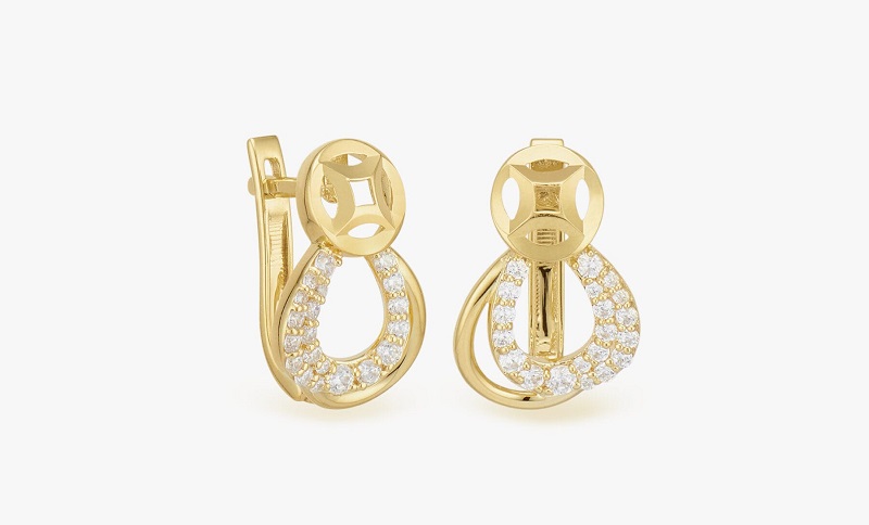 Khuyên tai vàng 18K mang vẻ đẹp sang trọng và giá trị bền vững