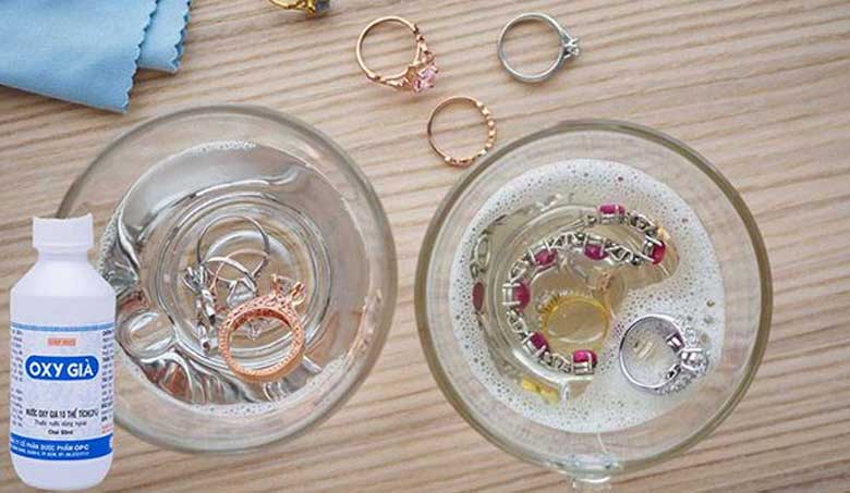 Cách làm trắng sáng bạc bằng Oxi Già