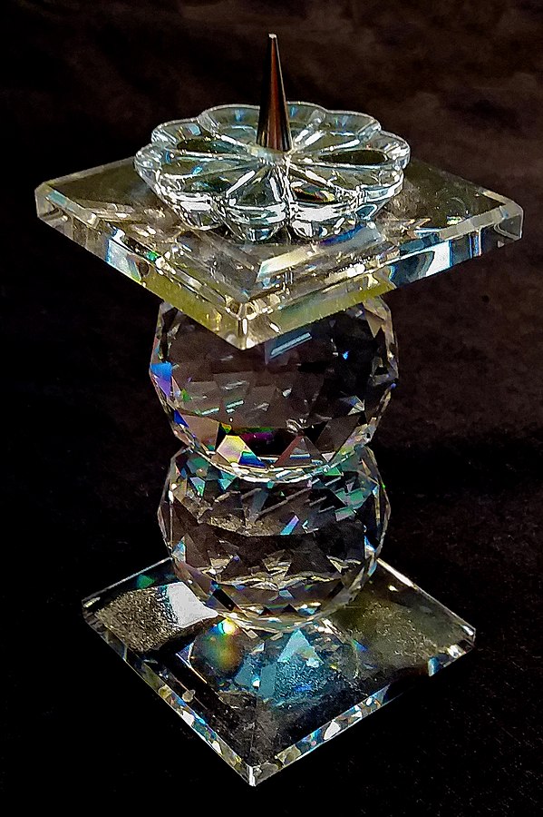 Chân đèn chế tác bằng đá Swarovski