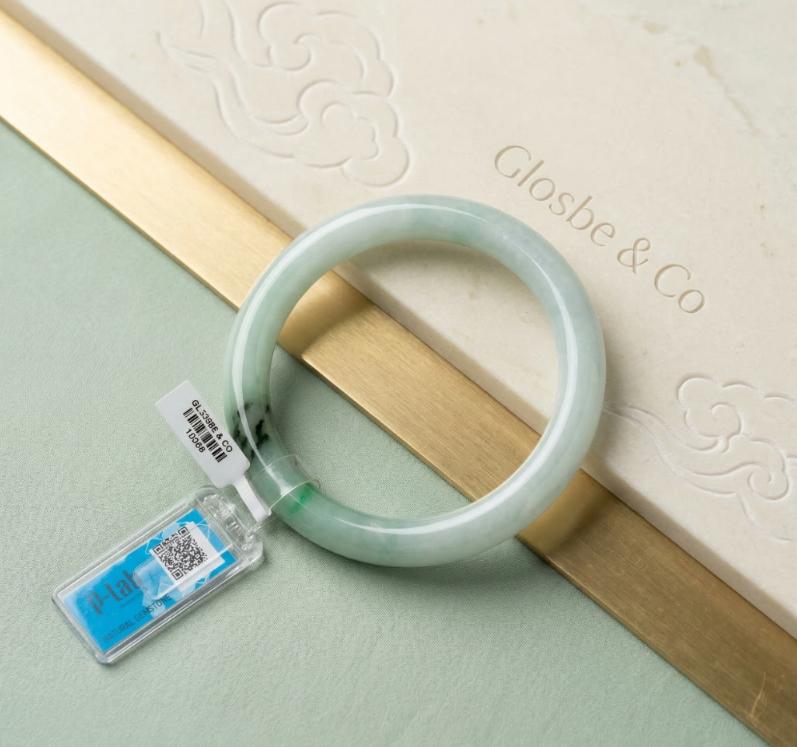 Glosbe & Co bán ngọc phỉ thúy Myanmar loại A có giấy kiểm định nguồn gốc rõ ràng.