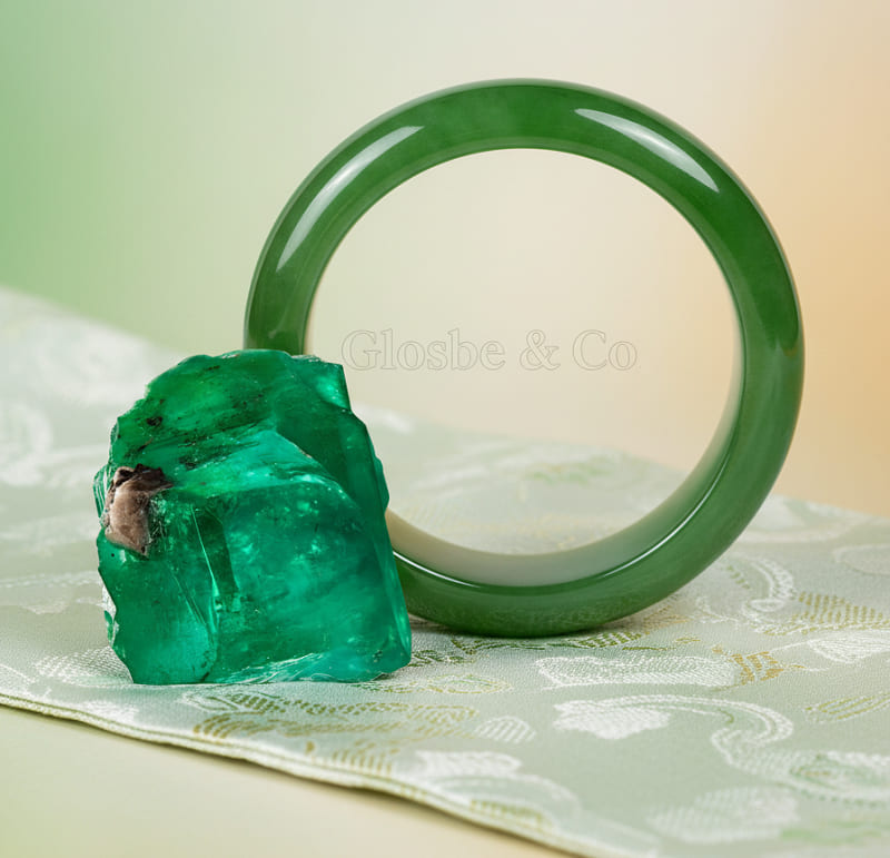 Nephrite là gì - Ngọc Bích thiên nhiên với cấu trúc sợi dẻo dai.