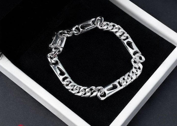 Vòng tay nam vàng trắng khắc hoạ tiết độc đáo