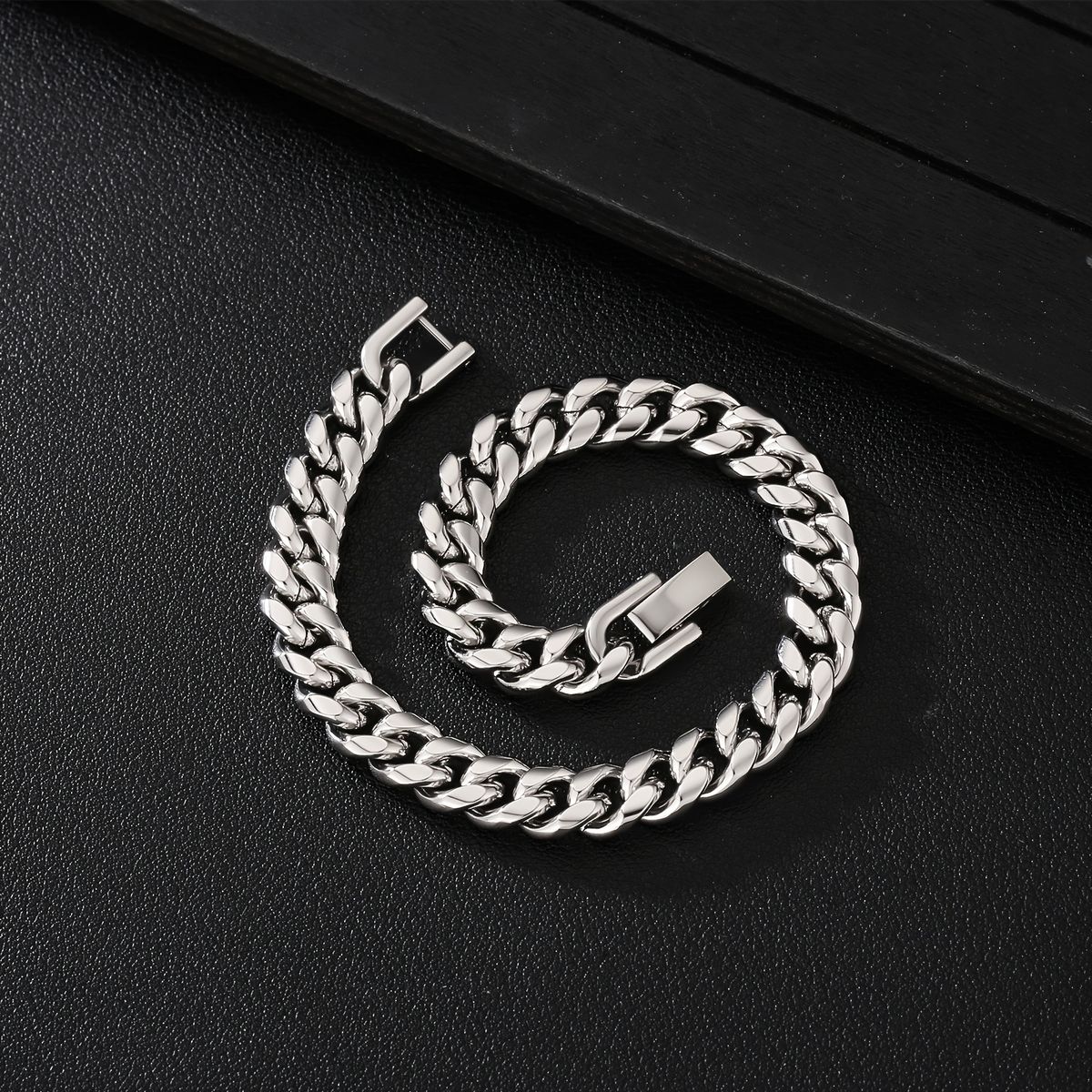 Lắc Tay Nam Vàng Trắng Bản To Glosbe & Co