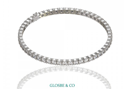 Lắc tay nam vàng trắng 18k dạng Tennis đính full kim cương, cực kỳ bắt sáng khi bạn di chuyển dưới ánh đèn tiệc.