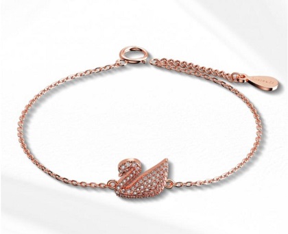 Lắc tay vàng hồng 18K phối charm thiên nga đáng yêu