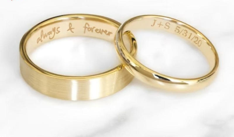 Nhẫn cưới vàng khắc kỷ niệm của cặp đôi tạo nên sự riêng biệt và đặc biệt 