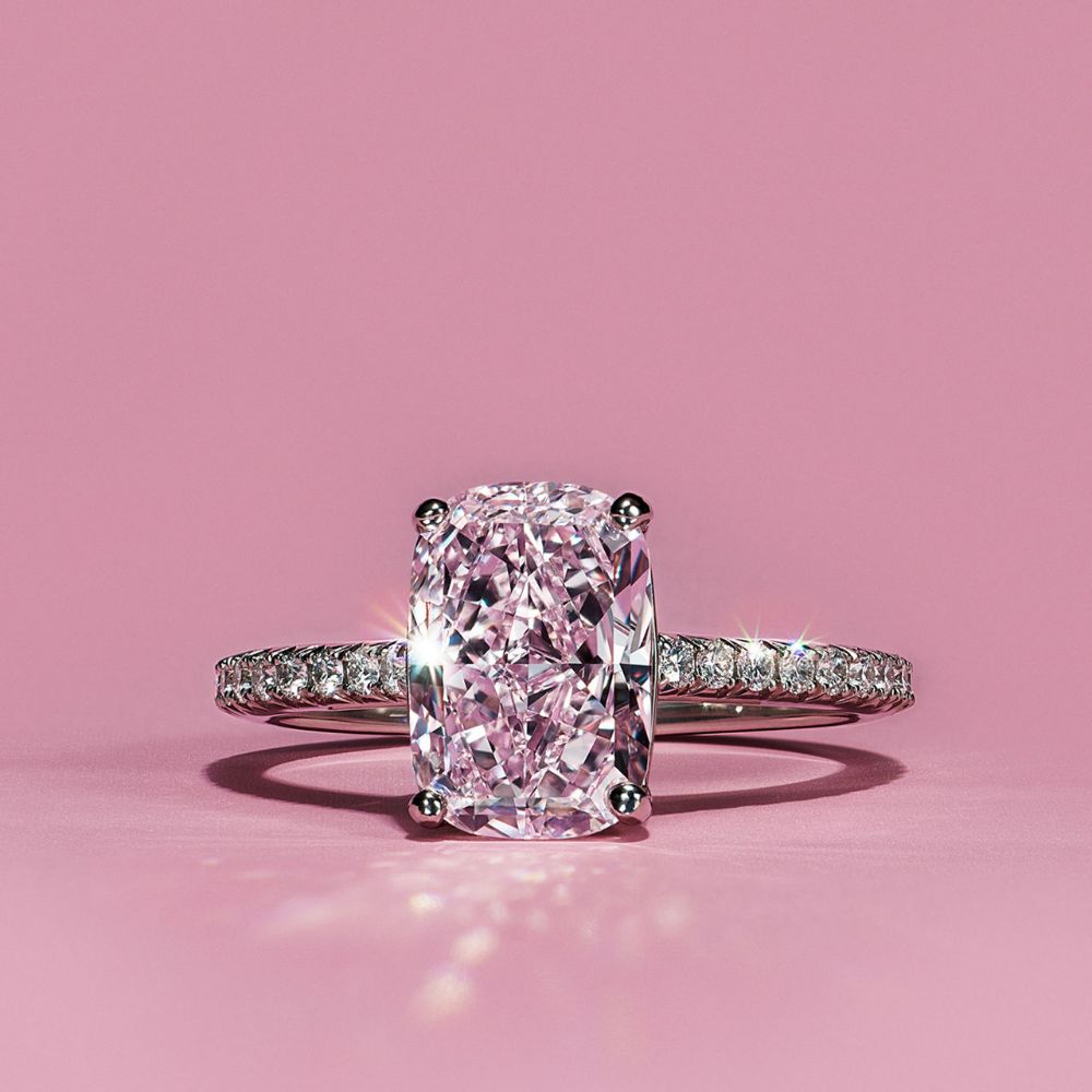 Nhẫn kim cương hồng