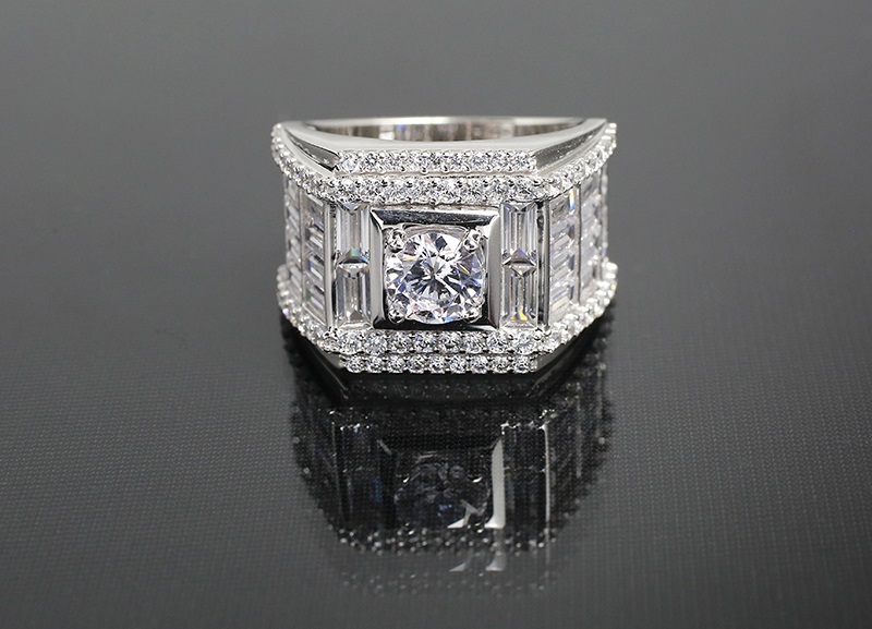 Mẫu nhẫn nam vàng trắng đính kim cương sang trọng