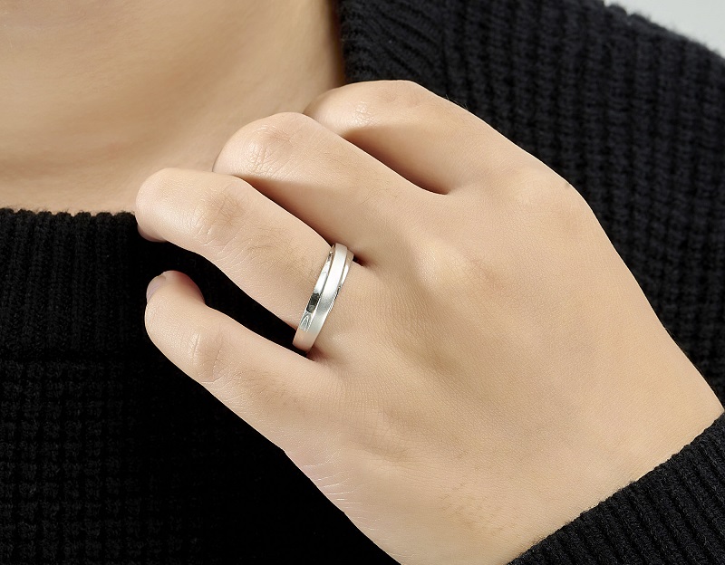 Chia sẻ kinh nghiệm chọn nhẫn nam vàng trắng đẹp phù hợp