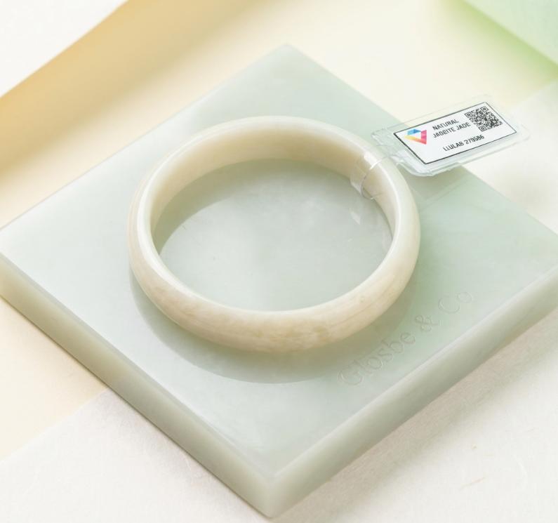 Khám phá các yếu tố quyết định giá của Phỉ Thúy cao cấp.