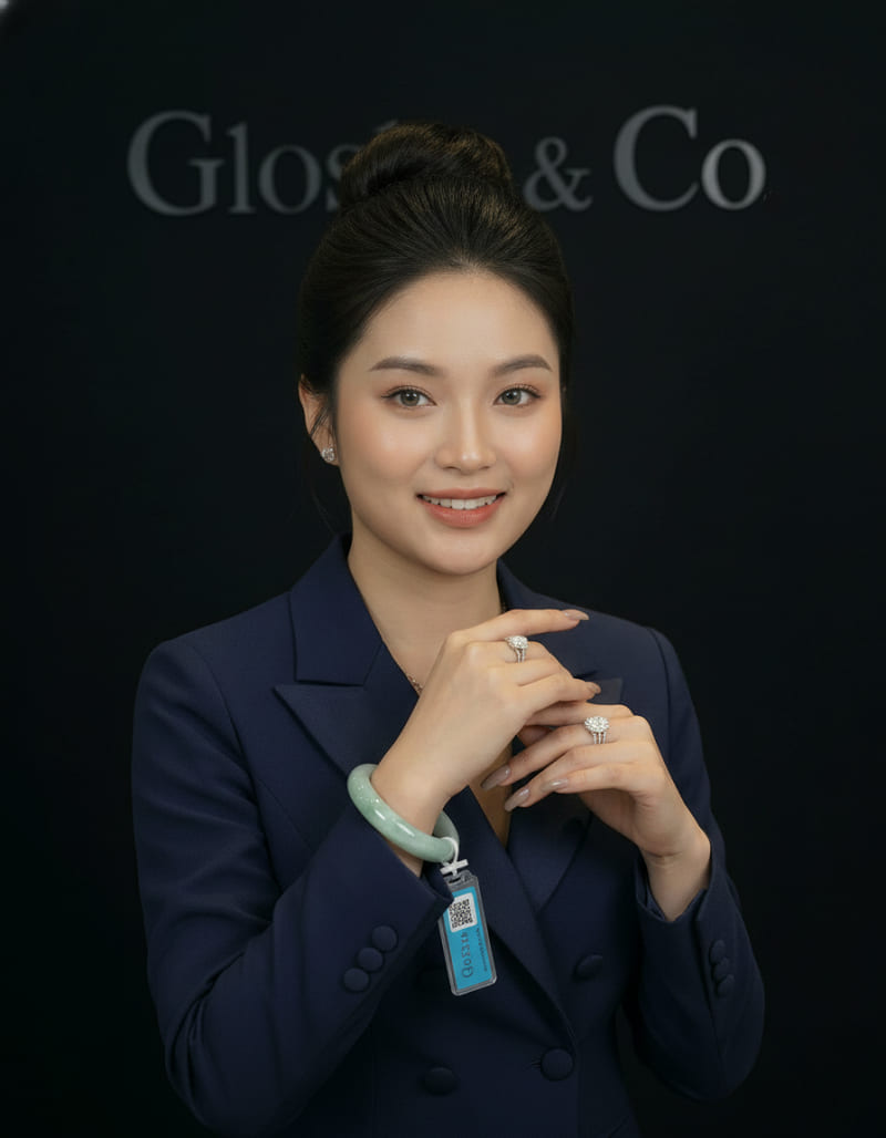 Cách đeo phỉ thúy không bị già khi phối cùng trang phục suit công sở hiện đại.