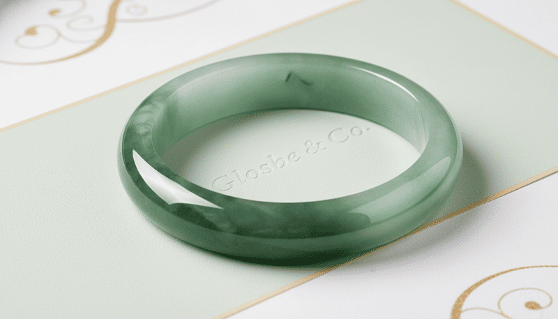 Vòng phỉ thúy xanh đậm thượng hạng có giá trị sưu tầm cao