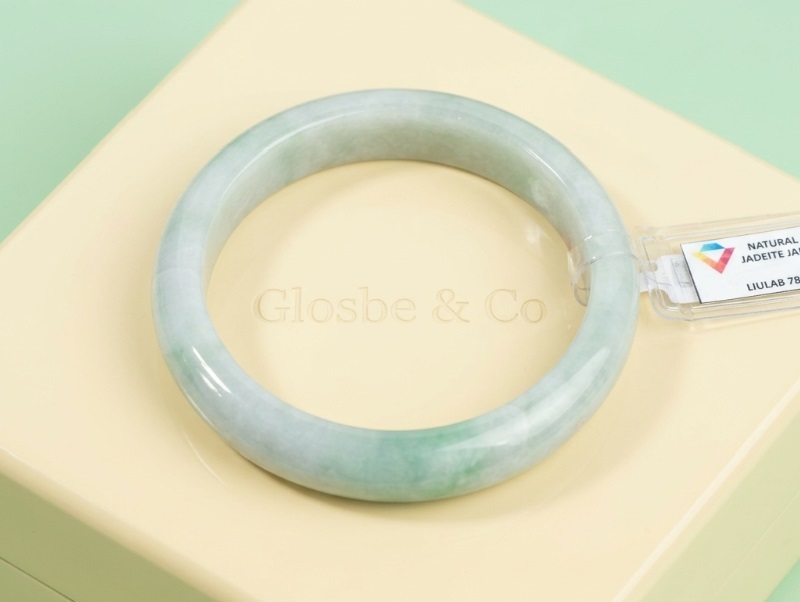 Vòng phỉ thúy Mệnh Hỏa xanh lục tự nhiên giúp khơi thông tài vận và bình an