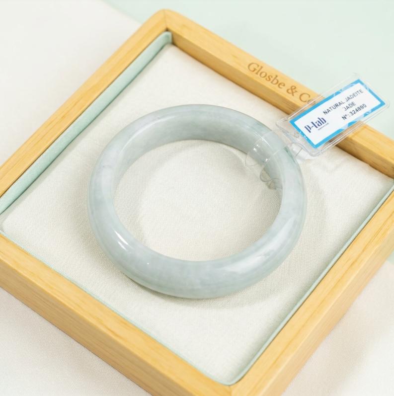 Sắc xanh thuần khiết của vòng ngọc phỉ thúy loại A.