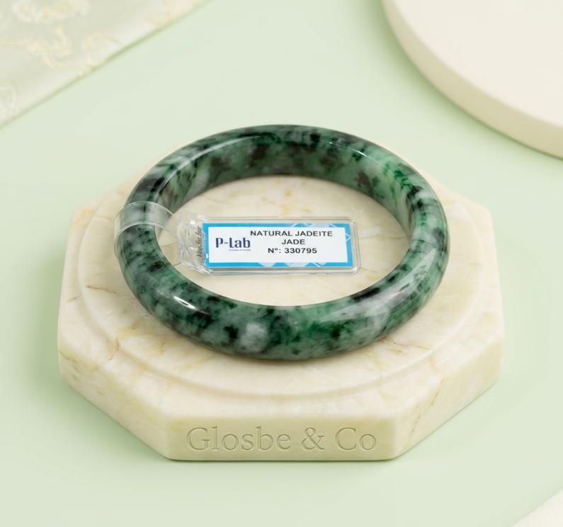Phân biệt phỉ thúy tự nhiên và ngọc nhuộm hóa chất qua rễ ngọc.